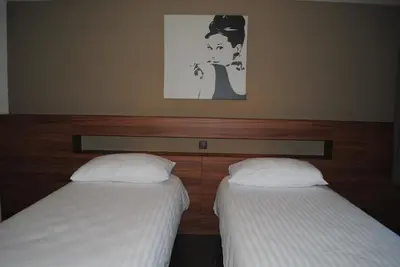 Ein Bett oder Betten in einem Zimmer der Unterkunft Hotel Du Soleil