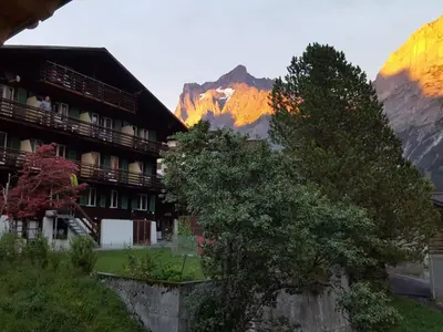 Ein allgemeiner Bergblick oder ein Berglick von des Hotels aus