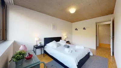 Ein Bett oder Betten in einem Zimmer der Unterkunft Bright and luminous 2-bedroom-flat in downtown