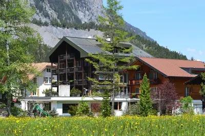 Ein allgemeiner Bergblick oder ein Berglick von des Hotels aus