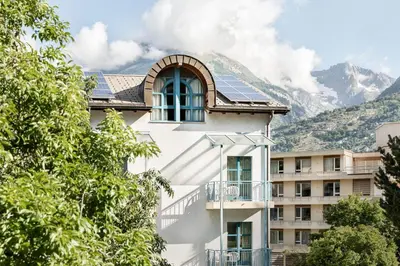 Ein allgemeiner Bergblick oder ein Berglick von des Hotels aus