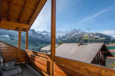 Ein allgemeiner Bergblick oder ein Berglick von der Ferienwohnung aus