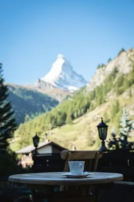 Ein allgemeiner Bergblick oder ein Berglick von des Hotels aus
