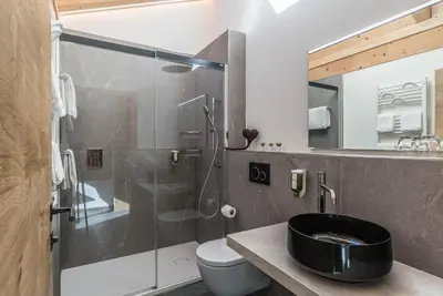 Ein Badezimmer in der Unterkunft Hotel Hemizeus & Iremia Spa