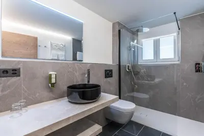 Ein Badezimmer in der Unterkunft Hotel Hemizeus & Iremia Spa