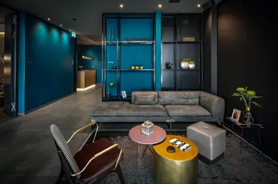 Ein Sitzbereich in der Unterkunft Baxter Hotel