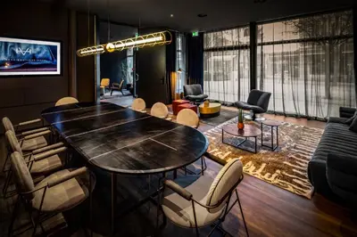 Ein Sitzbereich in der Unterkunft Baxter Hotel