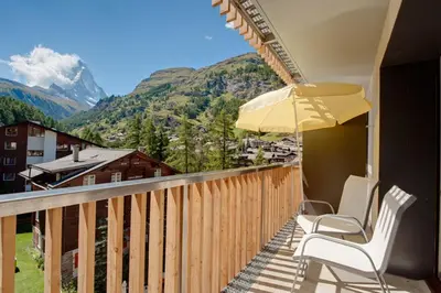 Ein allgemeiner Bergblick oder ein Berglick von des Hotels aus