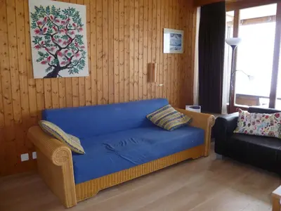 Ein Sitzbereich in der Unterkunft Apartment Greppon 17 by Interhome