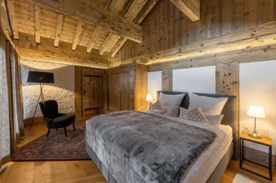 Ein Bett oder Betten in einem Zimmer der Unterkunft Villa Alpenhof