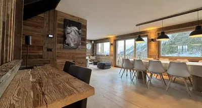 Ein Sitzbereich in der Unterkunft Paradis Perdu SKI IN & QUIET chalet 14 personnes