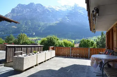 Ein allgemeiner Bergblick oder ein Berglick von der Ferienwohnung aus