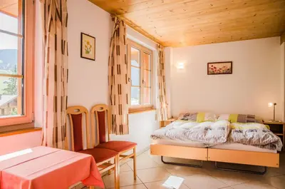 Ein Bett oder Betten in einem Zimmer der Unterkunft Apartment Strassscheuer 3.5 - GriwaRent AG