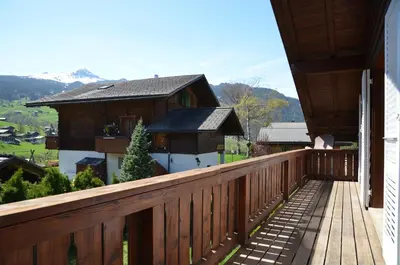 Ein allgemeiner Bergblick oder ein Berglick von des Chalets aus