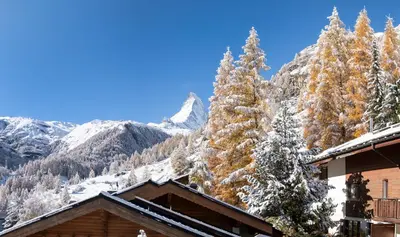 Ein allgemeiner Bergblick oder ein Berglick von des Chalets aus