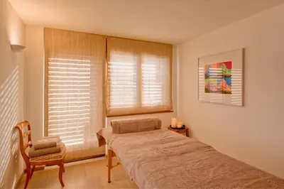 Ein Bett oder Betten in einem Zimmer der Unterkunft Chalet and Penthouse Zen, two Properties, 100m from Ski Lift and Piste
