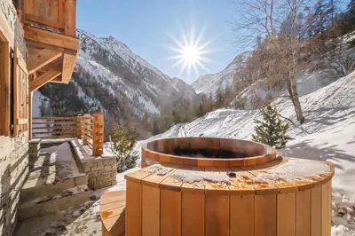 Ein allgemeiner Bergblick oder ein Berglick von der Ferienwohnung aus