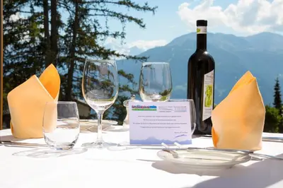 Ein allgemeiner Bergblick oder ein Berglick von des Hotels aus