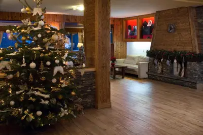 Ein Sitzbereich in der Unterkunft Hotel La Prairie