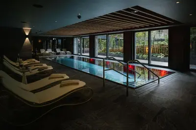 Der Swimmingpool an oder in der Nähe von Bergwelt Grindelwald - Alpine Design Resort