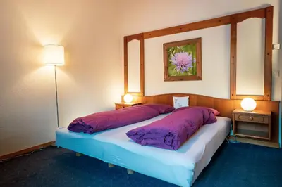 Ein Bett oder Betten in einem Zimmer der Unterkunft Kulinarik & Geniesser Hôtel STRAUSS