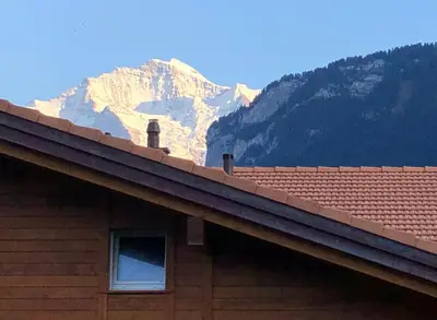 Ein allgemeiner Bergblick oder ein Berglick von der Ferienwohnung aus