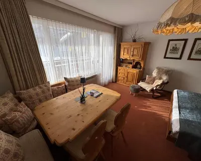 Ein Sitzbereich in der Unterkunft Cosy Studio in Rue Centrale - Crans-Montana
