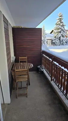 Ein Balkon oder eine Terrasse in der Unterkunft Cosy Studio in Rue Centrale - Crans-Montana