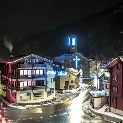 Ein allgemeiner Bergblick oder ein Berglick von des Hotels aus
