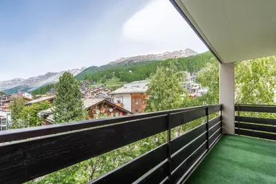 Ein allgemeiner Bergblick oder ein Berglick von der Ferienwohnung aus