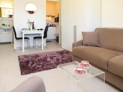 Ein Sitzbereich in der Unterkunft Studio Rosablanche D26 by Interhome