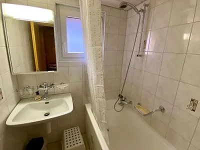 Ein Badezimmer in der Unterkunft Apartment Chalet Jungtalblick Eggeri by Interhome