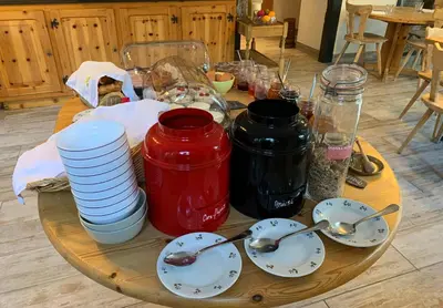 Getränke in der Unterkunft Hôtel Restaurant Eden
