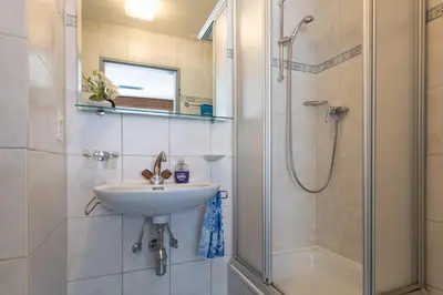 Ein Badezimmer in der Unterkunft Haus Viola
