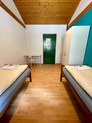 Ein Bett oder Betten in einem Zimmer der Unterkunft Alpine Base Hostel - Adults only