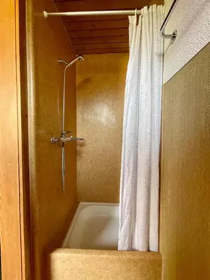 Ein Badezimmer in der Unterkunft Alpine Base Hostel - Adults only