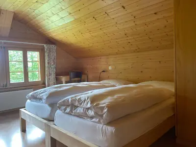 Ein Bett oder Betten in einem Zimmer der Unterkunft Hotel Fafleralp