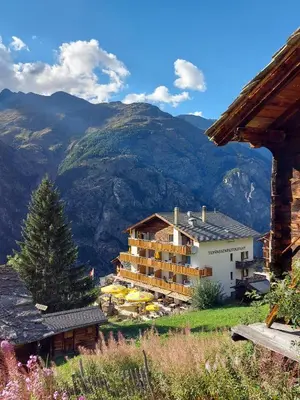 Ein allgemeiner Bergblick oder ein Berglick von des Bed & Breakfasts aus