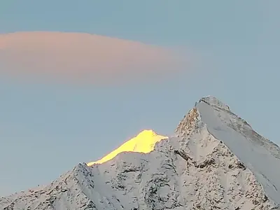 Ein allgemeiner Bergblick oder ein Berglick von des Bed & Breakfasts aus