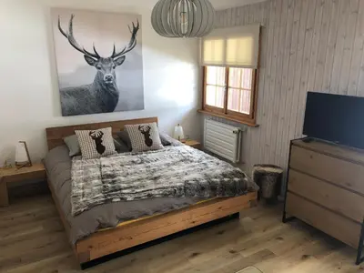 Ein Bett oder Betten in einem Zimmer der Unterkunft Le Cerf, magnifique studio avec jardin-terrasse et garage