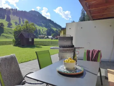 Ein allgemeiner Bergblick oder ein Berglick von der Ferienwohnung aus