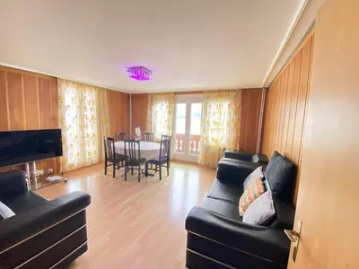 Ein Sitzbereich in der Unterkunft Brienzersee - Direct lake view
