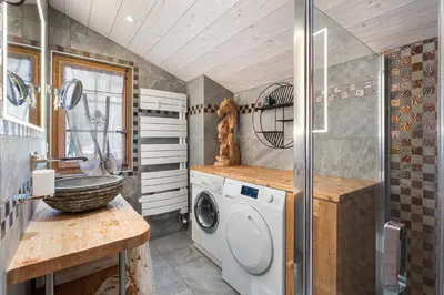 Ein Badezimmer in der Unterkunft Chalet familial traditionnel