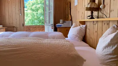 Ein Bett oder Betten in einem Zimmer der Unterkunft Berghaus Iffigenalp