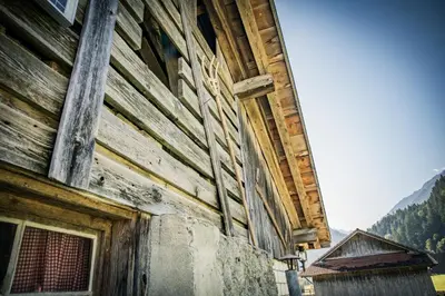 Das Gebäude in dem sich der Bauernhof befindet