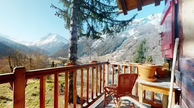 Ein allgemeiner Bergblick oder ein Berglick von der Ferienwohnung aus