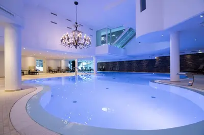 Der Swimmingpool an oder in der Nähe von Walliserhof Grand-Hotel & Spa Relais & Châteaux