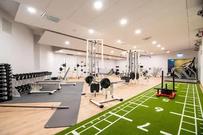 Das Fitnesscenter und/oder die Fitnesseinrichtungen in der Unterkunft Walliserhof Grand-Hotel & Spa Relais & Châteaux