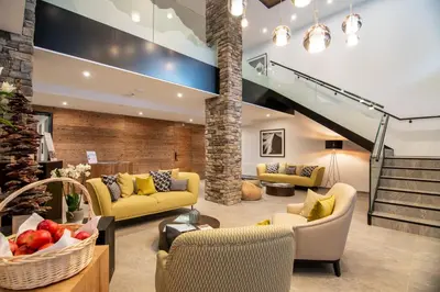 Ein Sitzbereich in der Unterkunft Walliserhof Grand-Hotel & Spa Relais & Châteaux