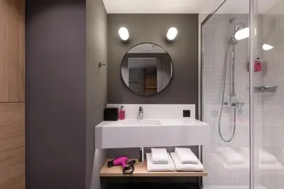 Ein Badezimmer in der Unterkunft Moxy Sion
